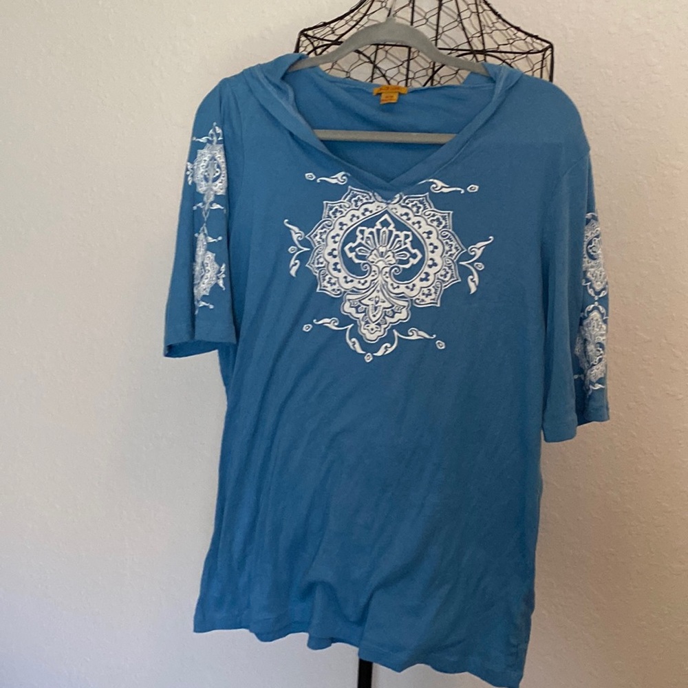 Seven7 blue short sleeve hooded women’s top size 14/16
